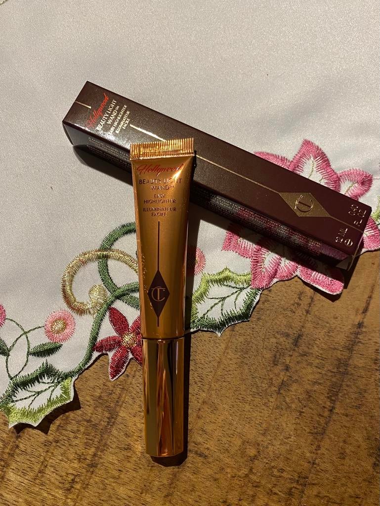 NIEUW Charlotte Tilbury highlighter - spotlight, Wangen, Nieuw, Ophalen of Verzenden, Make-up