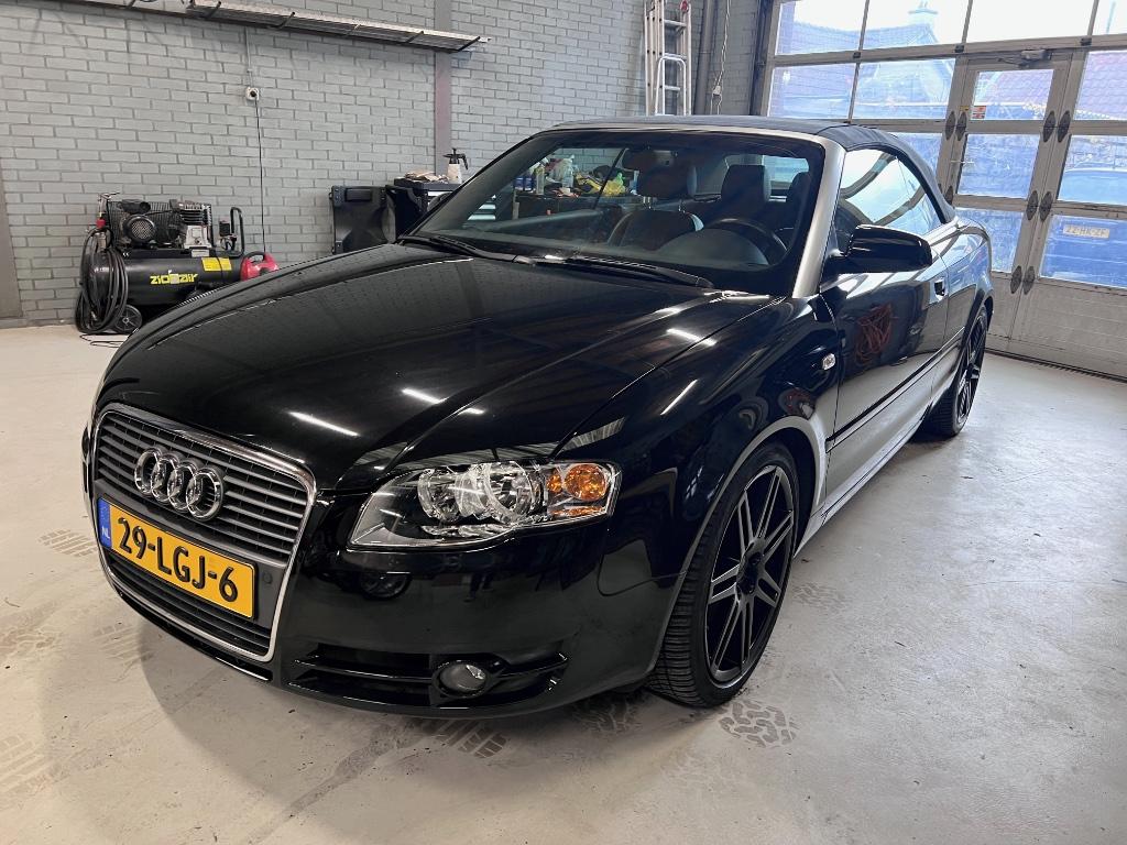 Audi A4 1.8 120KW Cabrio AUT 2006 Zwart, Auto's, Audi, Zwart, 4 cilinders, Cabriolet, 4 stoelen