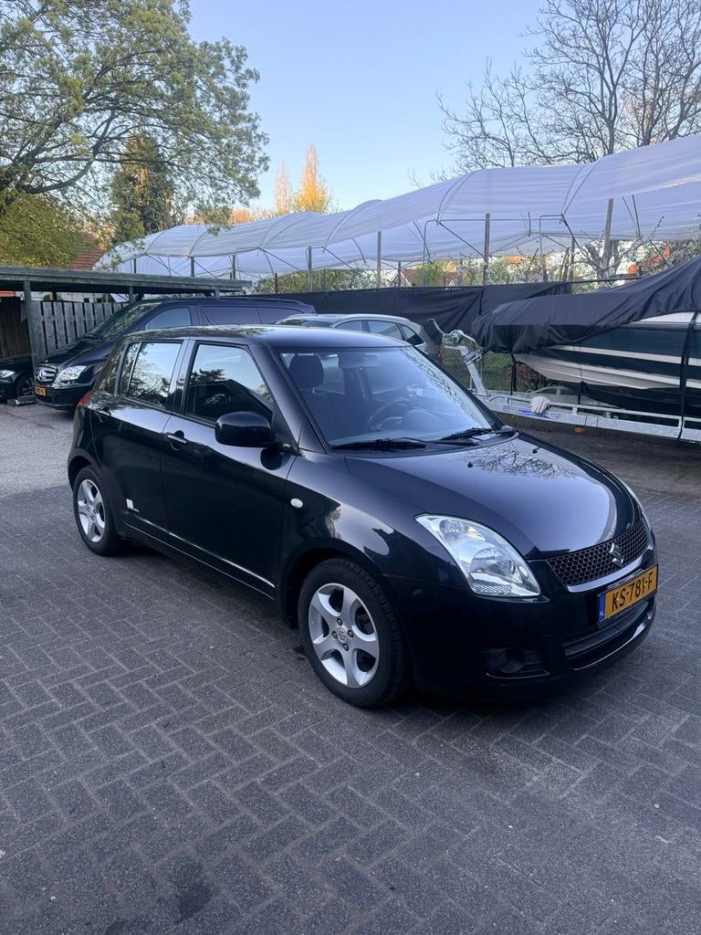 Suzuki Swift 1.3 5DRS 2009 Zwart BLACK EN WHITE edition, Voorwielaandrijving, 40 €/maand, Handgeschakeld, 1000 kg