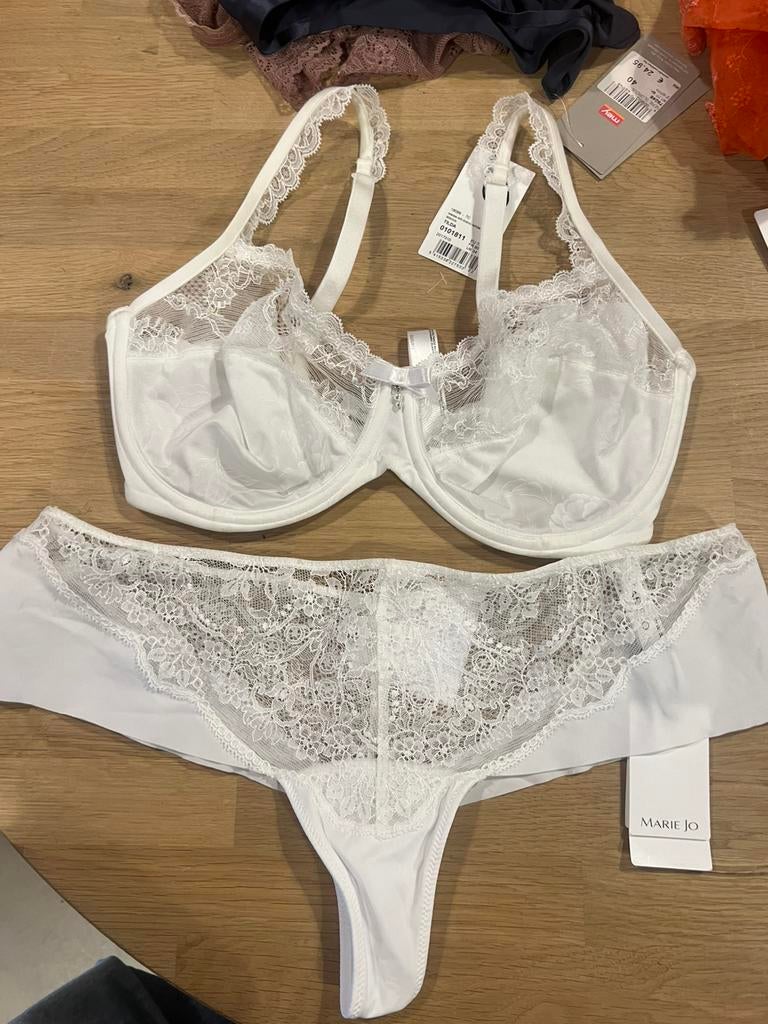 Marie Jo bh maat 75E string 42 NIEUW!! Set nu €40,-, Kleding | Dames, Ophalen of Verzenden, Setje
