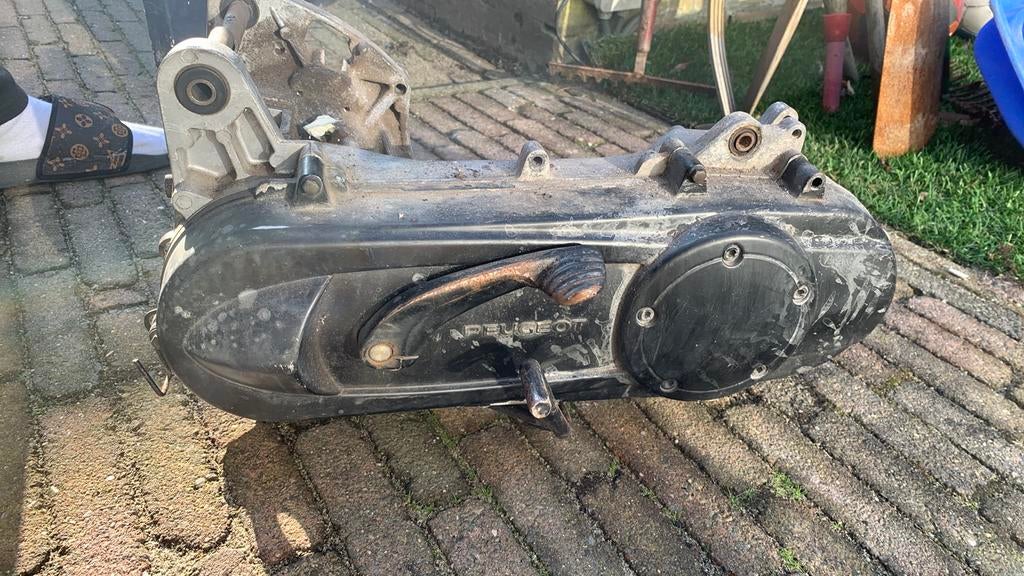 Ik peugeot horizontaal blok gereviceerd, Fietsen en Brommers, Brommeronderdelen | Scooters, Ophalen of Verzenden, Zo goed als nieuw