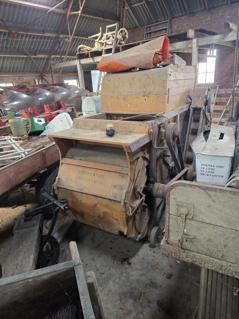 Oude dorsmachine met ingebouwde schoning, Ophalen