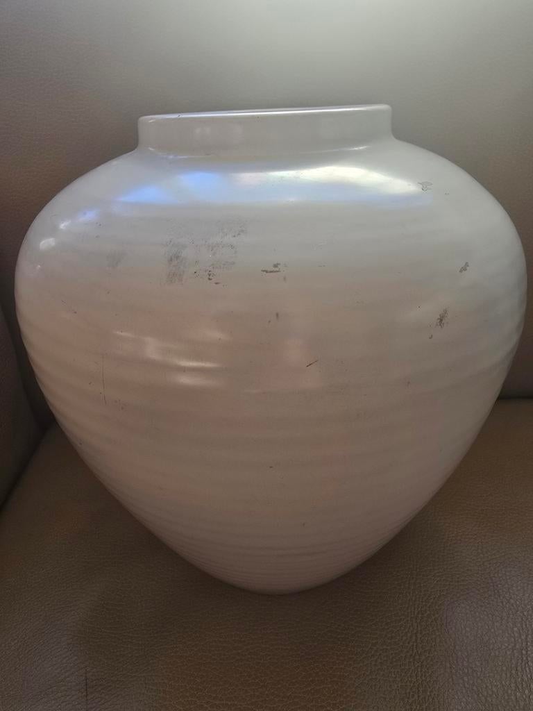 MOBACH VAAS, Wit, Aardewerk of Porselein, Ophalen of Verzenden, Zo goed als nieuw