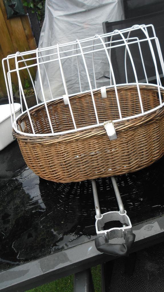 HONDENMAND VOOR  OP  DE  FIETS, Dieren en Toebehoren, Ophalen, Gebruikt, Riet