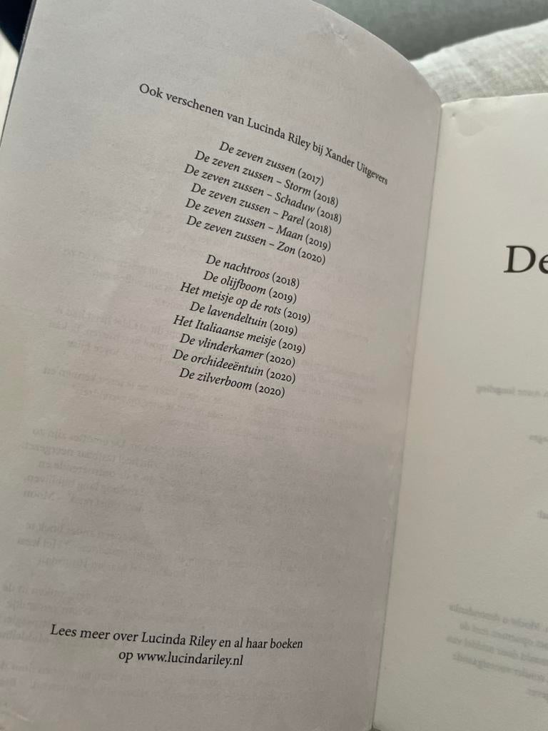 De zevende zus - Lucinda Riley (Roman), Boeken, Ophalen of Verzenden, Gelezen, Nederland