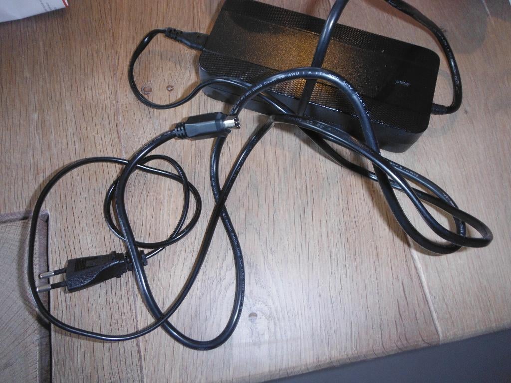 nieuwe Stella SNEL lader 4A voor fietsaccu in originele doos, Verzenden, Nieuw