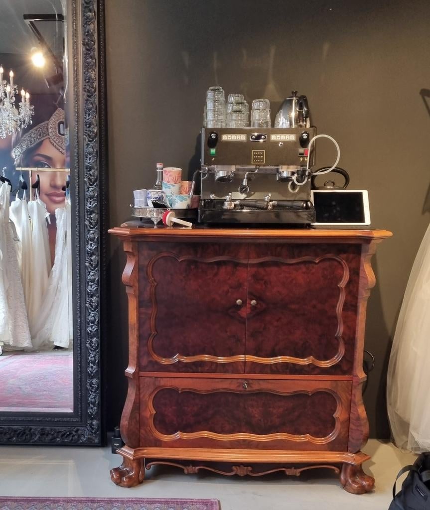 Antieke dressoirkast, Ophalen