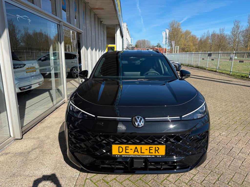 Volkswagen T-Roc 1.5 TSI MILD HYBRID R-Line 150PK / ACHTERUI, Adaptive Cruise Control, 1258 kg, Zwart, 4 cilinders