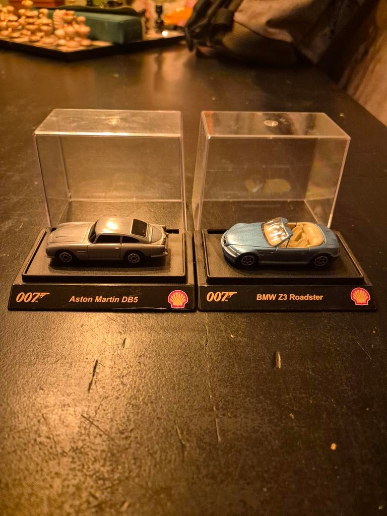 James Bond modelauto's: Aston Martin DB5 & BMW Z3 Roadster, Hobby en Vrije tijd, Modelauto's | 1:43, Ophalen, Zo goed als nieuw
