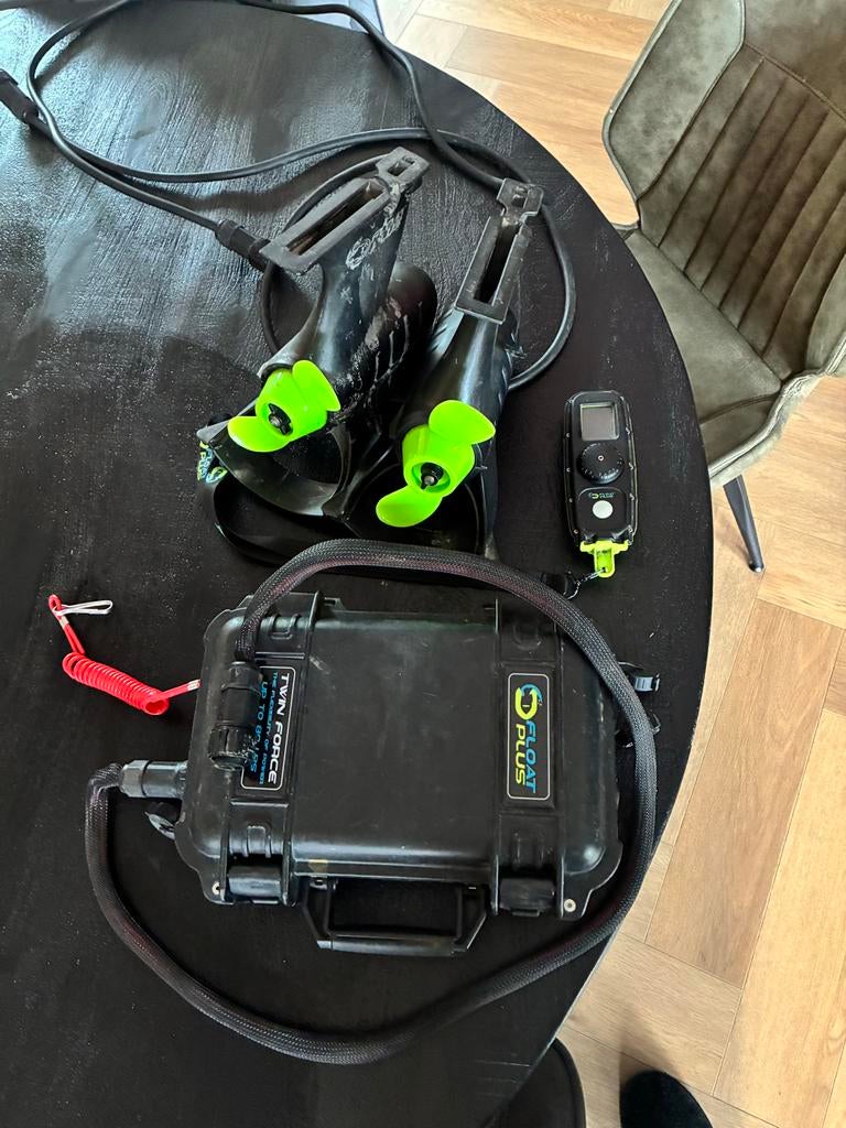 Bellyboot motors :Float Plus Twin Force Set, Watersport en Boten, Ophalen, Gebruikt