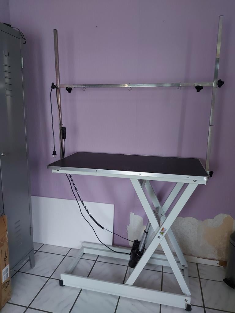 GOED LEZEN! nette elektrische trimtafel serie CROSS (defect), Dieren en Toebehoren, Honden-accessoires, Ophalen