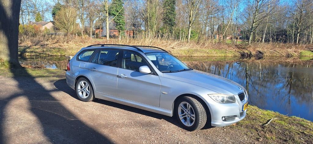 BMW 3-Serie 2.0 318 I Touring 2009 Grijs, Auto's, BMW, 3-Serie, Airbags, Airconditioning, Boordcomputer, Centrale vergrendeling