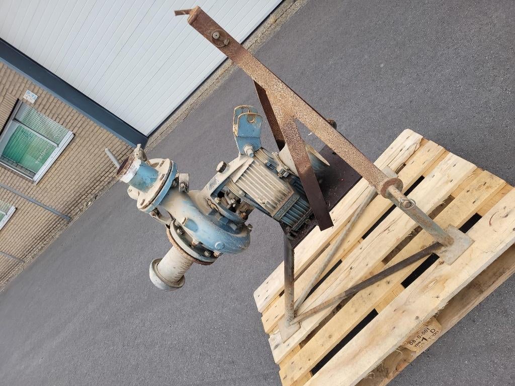 Caprari aftakas pomp op bok, Ophalen, Gebruikt, Beregeningspomp