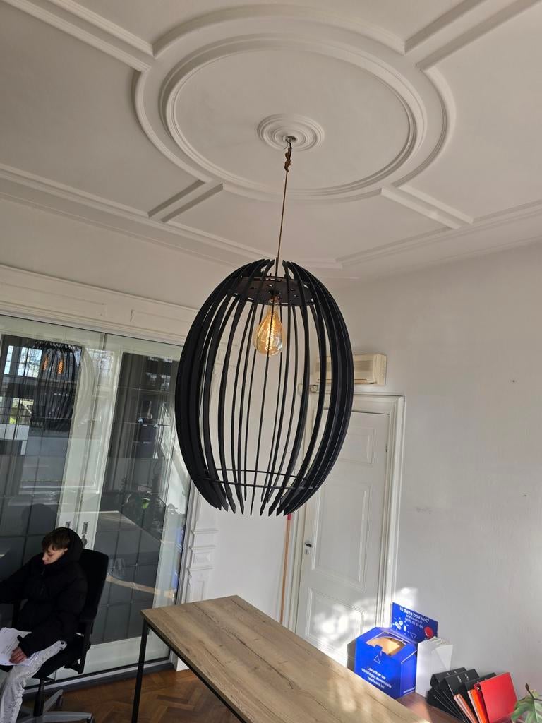 Moderne houten kroonluchter - Zwart design, Ophalen of Verzenden, Zo goed als nieuw, Hout, Modern, Scandinavisch