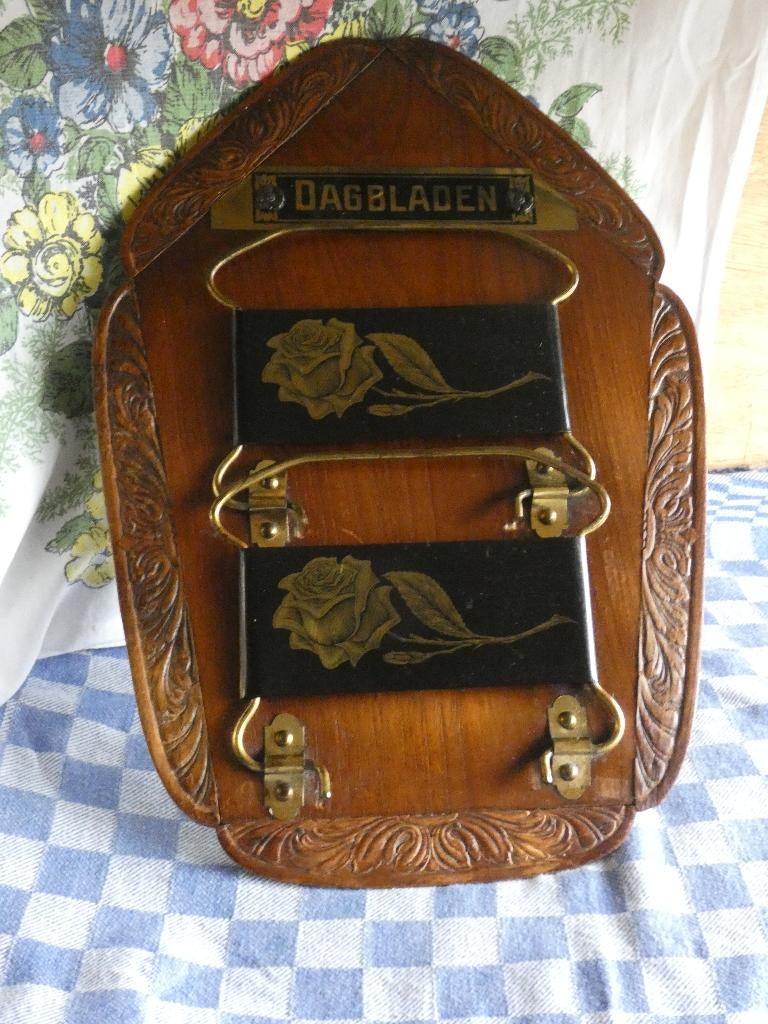 oude dagbladen houder/ opbergbak voor kranten en brieven, Antiek en Kunst, Antiek | Woonaccessoires, Ophalen of Verzenden