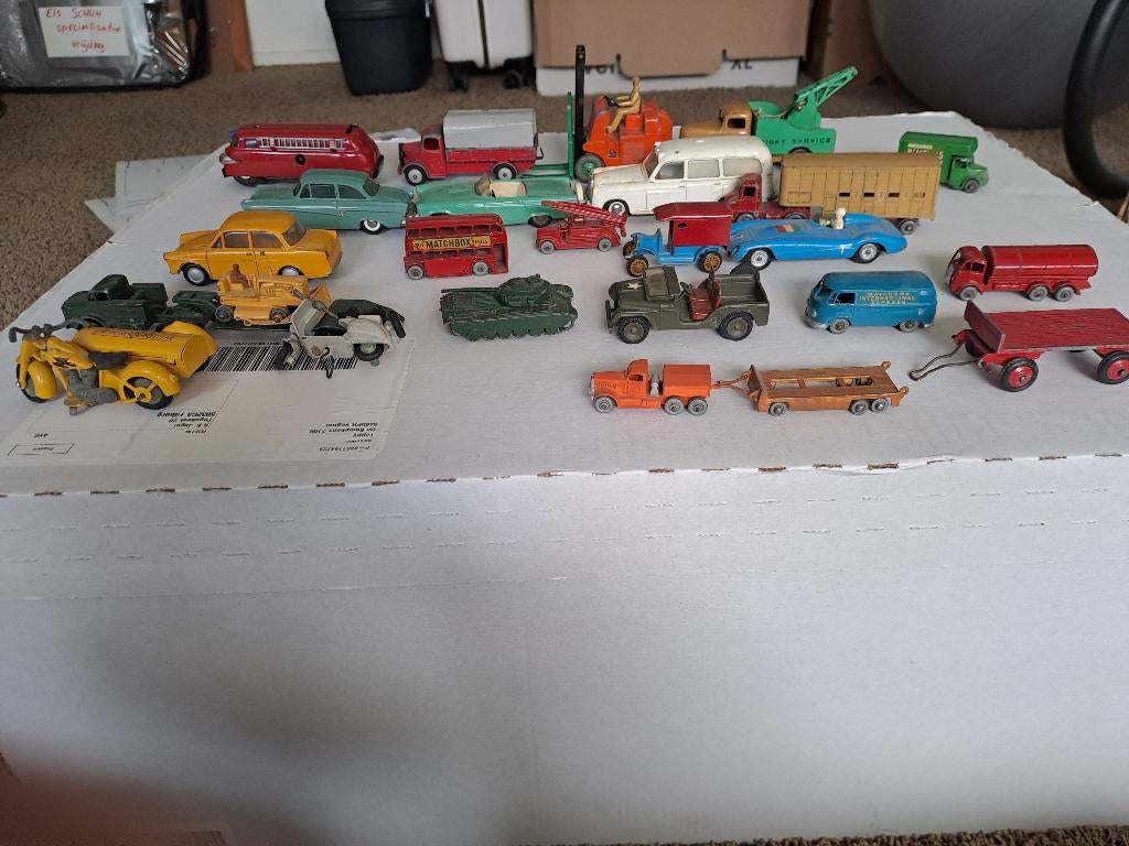 miniatuur auto's, Hobby en Vrije tijd, Modelauto's | 1:43, Ophalen, Gebruikt, Auto, Dinky Toys