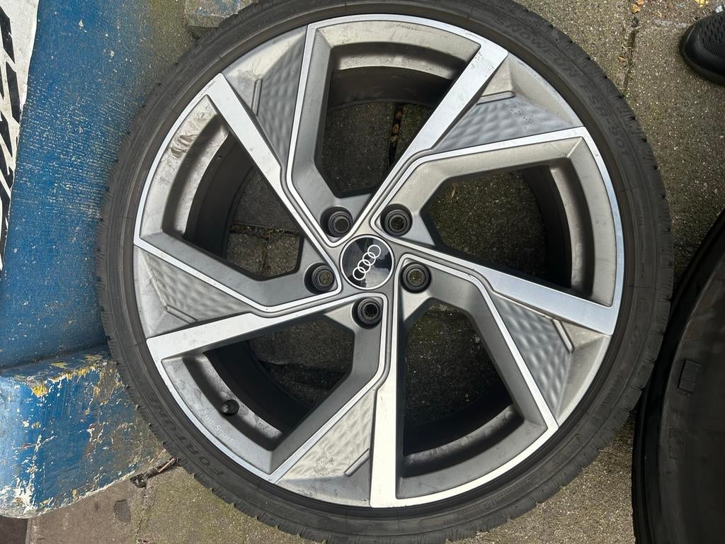 Verkochtt Nette set originele Audi S3 velgen met banden, Gebruikt, Banden en Velgen, 235 mm, Personenwagen
