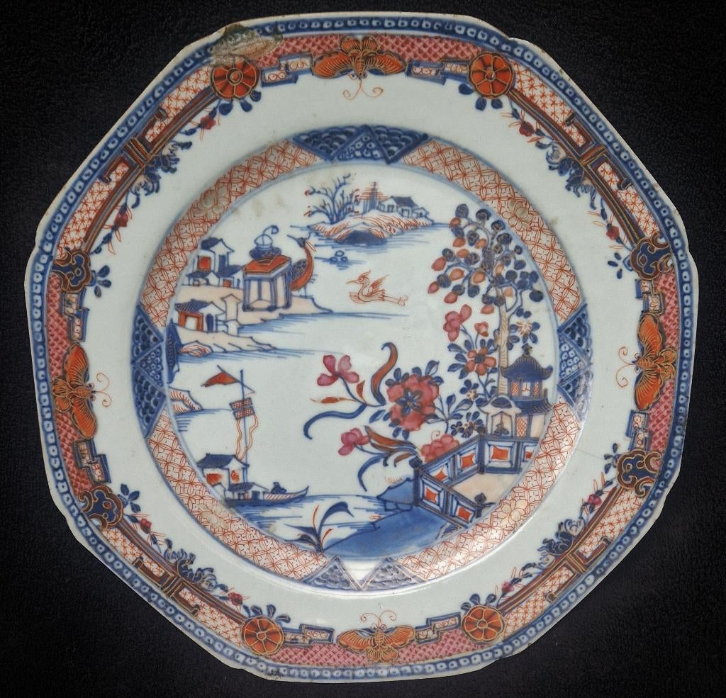 Octagonal Antique porcelain Chinese plate ca 1750 Qianlong, Antiek en Kunst, Antiek | Porselein, Ophalen of Verzenden
