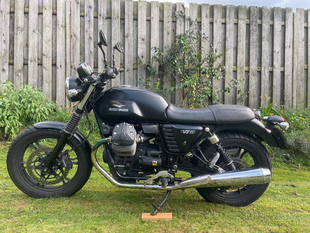 Moto Guzzi V7-II Stone