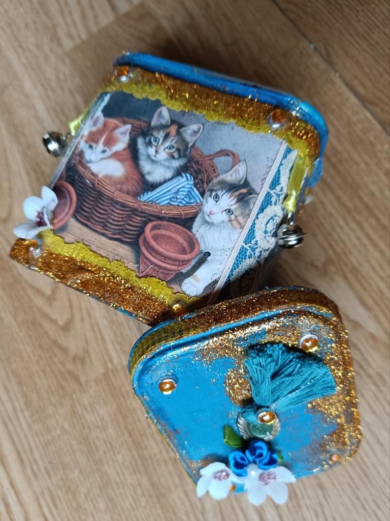 Kittens in mand, Huis en Inrichting, Woonaccessoires | Schalen en Manden, Nieuw, Rond, Overige materialen, Ophalen of Verzenden