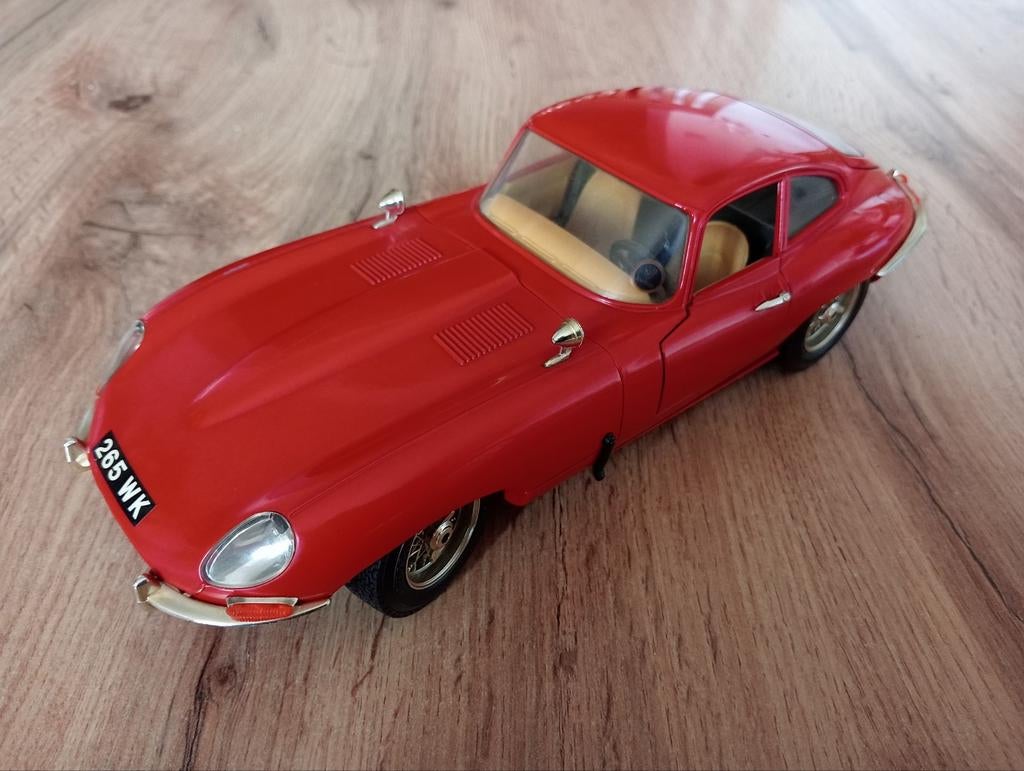 Jaguar E type 1961, Ophalen of Verzenden, Zo goed als nieuw, Bburago