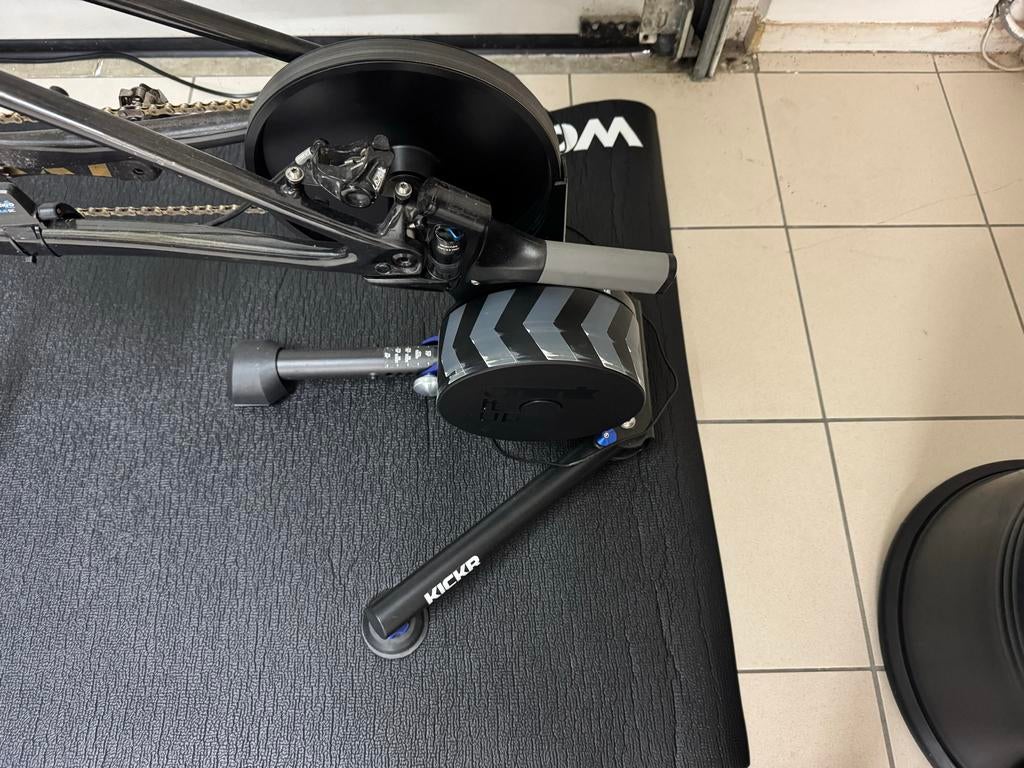 Wahoo kicker fietstrainer nu voor moutainbike V5, Sport en Fitness, Fitnessmaterialen, Ophalen of Verzenden, Zo goed als nieuw