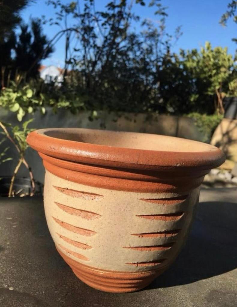 Uniek oud Hollandse terracotta bloempot vorstbestendig, Tuin en Terras, Bloempotten, Ophalen of Verzenden, Zo goed als nieuw, Rond