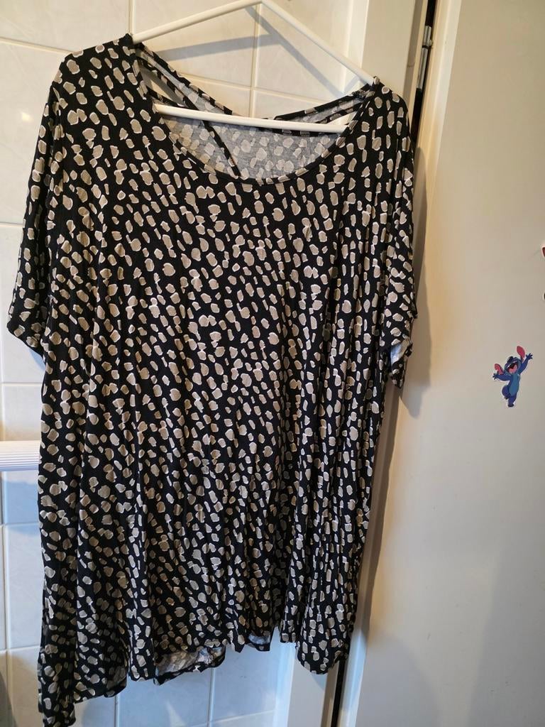 Zwart shirt met beige stippen, maat 56, Kleding | Dames, Tops, Ophalen of Verzenden