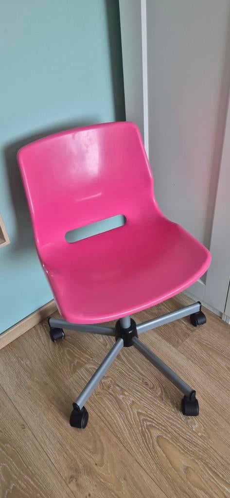 Leuke roze bureaustoel. Kan zeker nog een ronde mee., Ophalen of Verzenden, Gebruikt, Roze