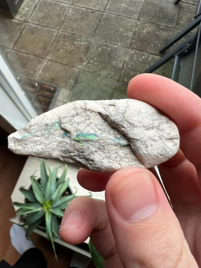 Groot stuk Australisch opaal, Ophalen