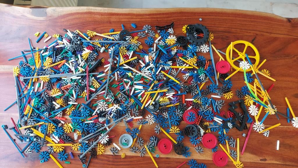 Schoendoos vol K'nex onderdelen - diverse kleuren en maten, Kinderen en Baby's, Speelgoed | Bouwstenen, Gebruikt, K'nex, Ophalen of Verzenden