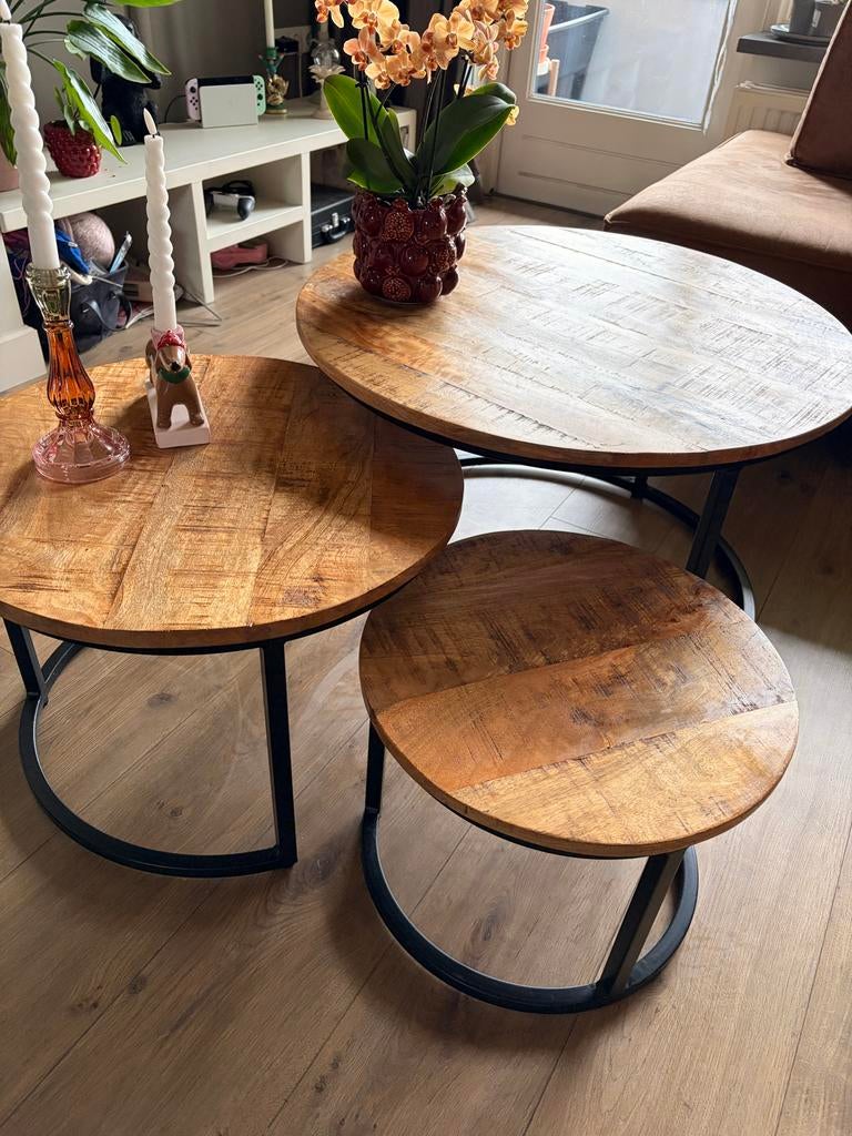 Salontafels van mangohout met zwart metalen onderstel, Ophalen, Rond, 50 tot 100 cm, Zo goed als nieuw