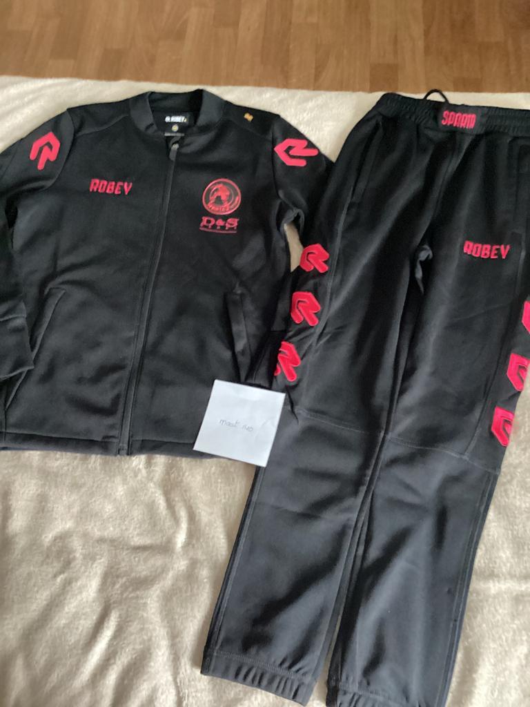 Trainingspak - maat 140, Maat XS of kleiner, Ophalen of Verzenden, Zo goed als nieuw, Trainingspak