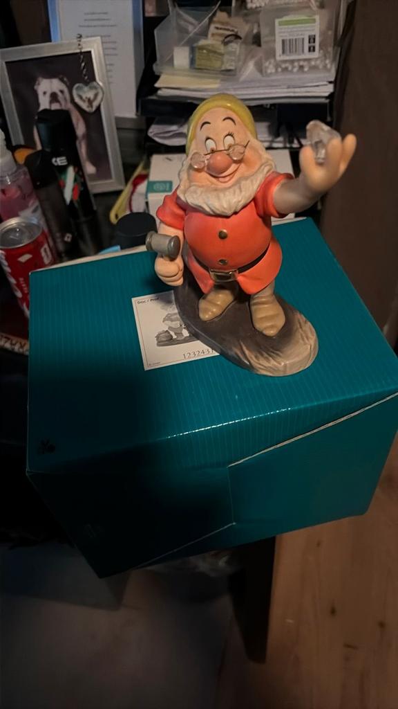 WDCC Doc where a million diamonds shine, Ophalen of Verzenden, Zo goed als nieuw, Beeldje of Figuurtje