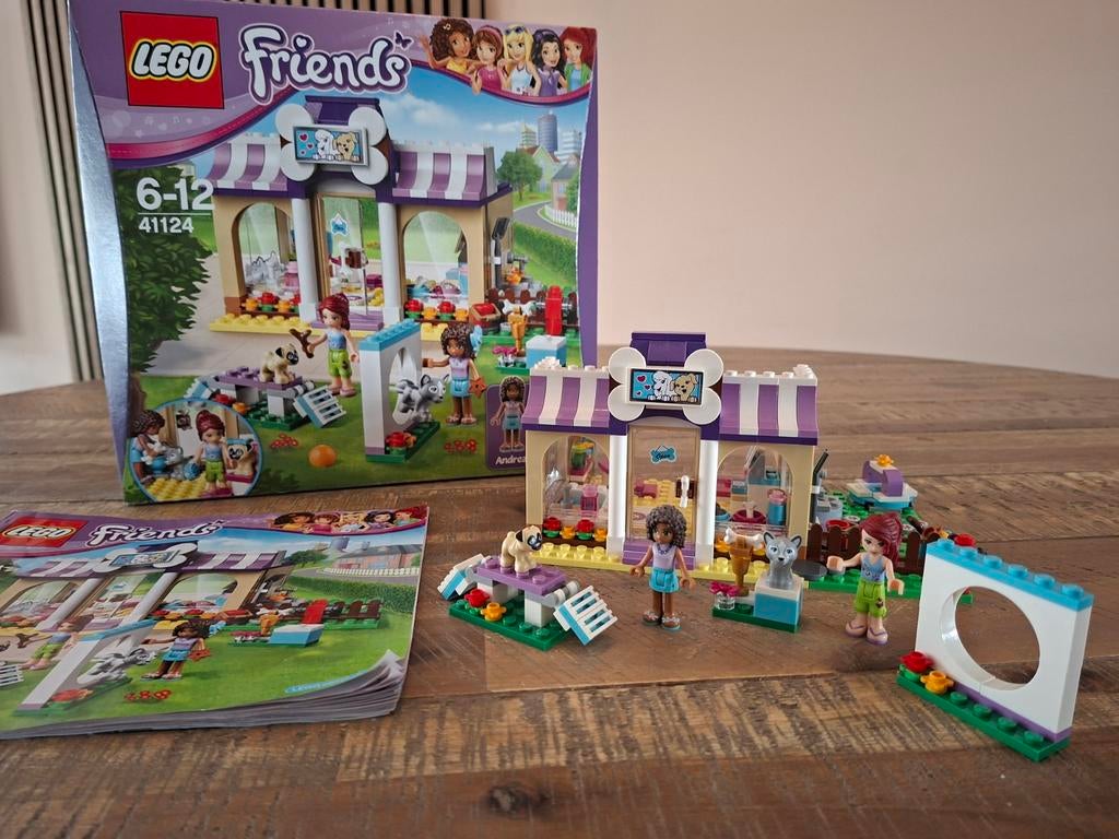 Complete LEGO Friends Heartlake puppy dagverblijf 41124 te k, Ophalen of Verzenden, Zo goed als nieuw