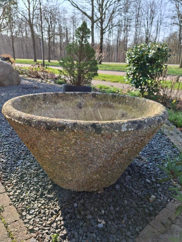 1 of 2 robuuste betonnen bloempotten voor buiten, Tuin en Terras, Ophalen, Gebruikt, Rond, Balkon