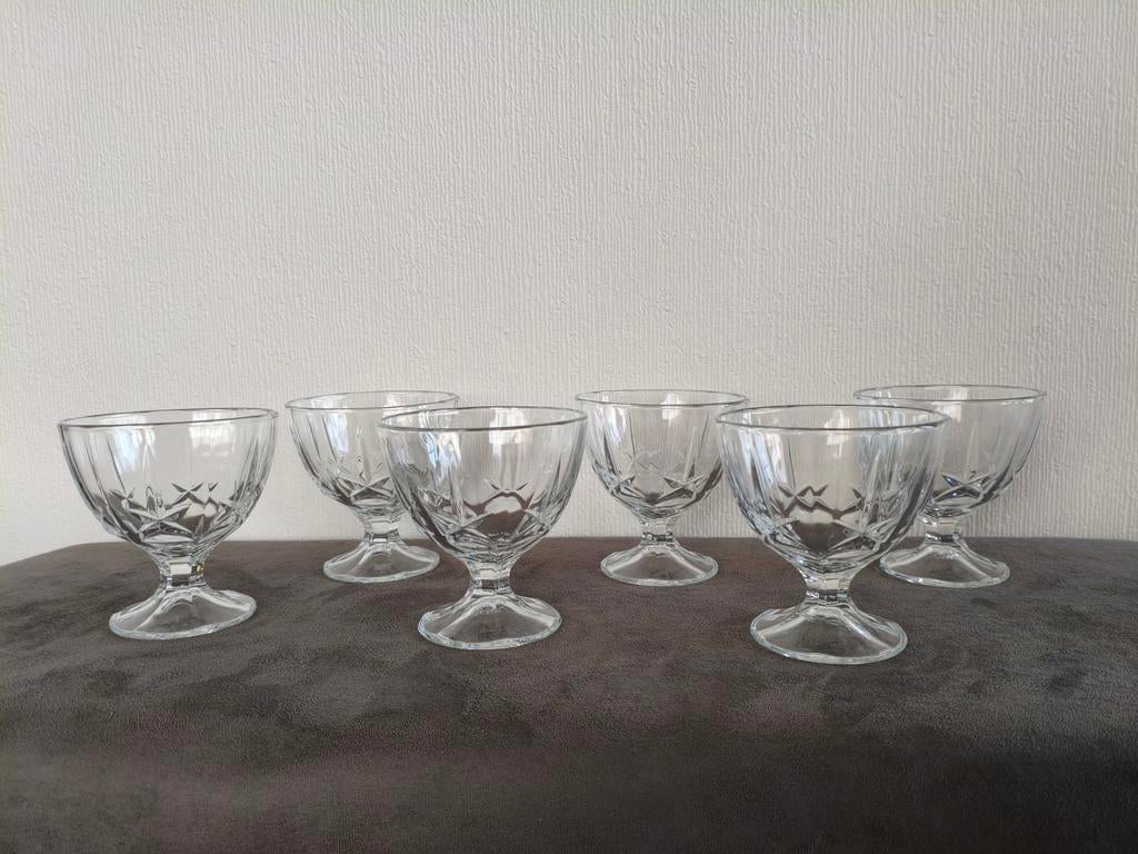 Zes ijscoupes Luminarc sterpatroon, Verzamelen, Ophalen of Verzenden, Zo goed als nieuw, Overige typen