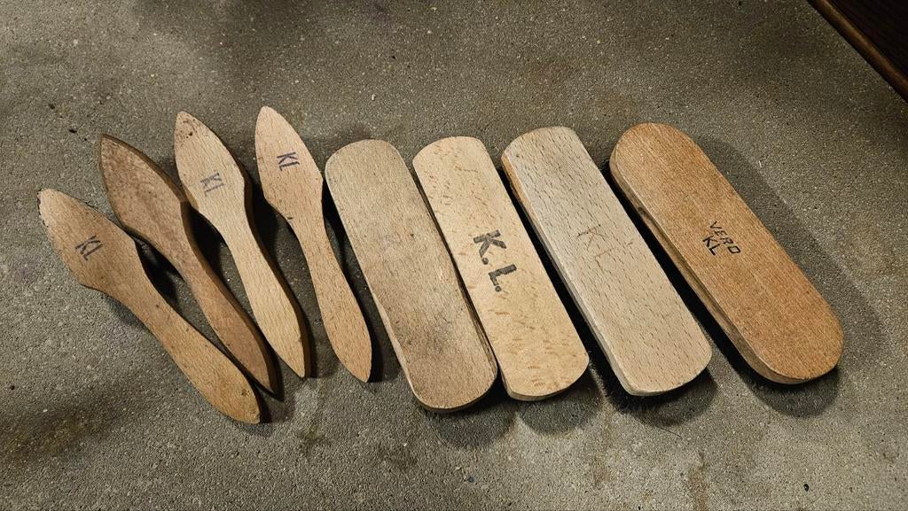 KL Landmacht schoen borstels, Ophalen of Verzenden, Landmacht, Nederland, Embleem of Badge