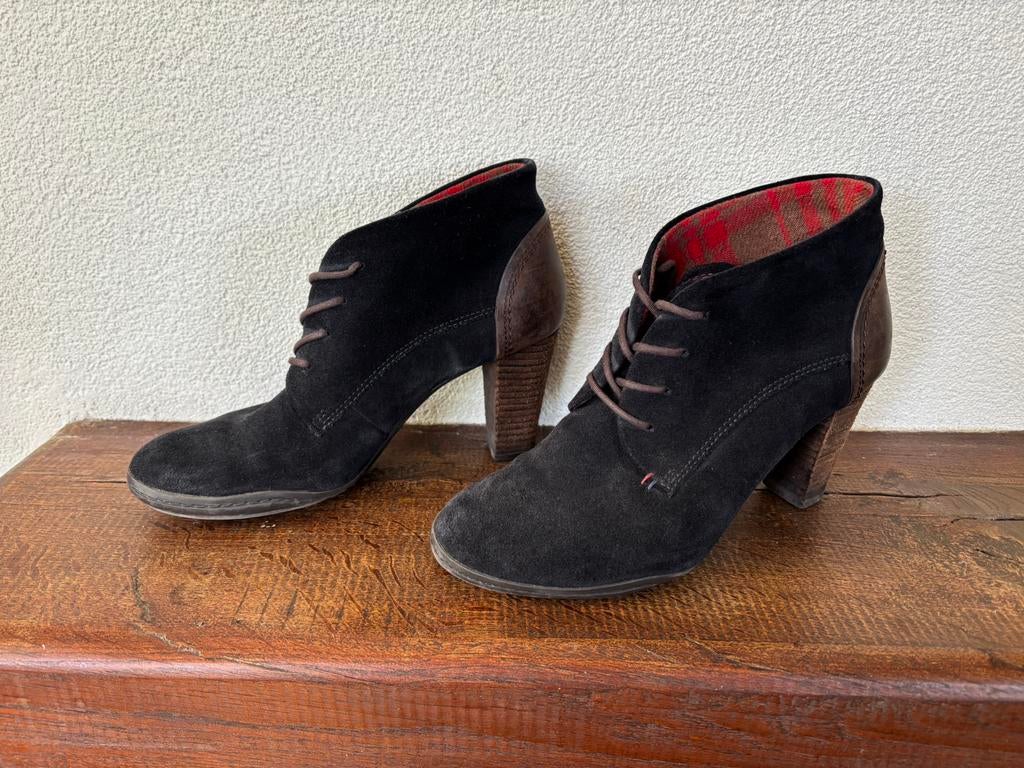 Tommy hilfiger donkerblauwe laarsjes met hak maat 39, Blauw, Ophalen of Verzenden, Zo goed als nieuw, Schoenen met hoge hakken