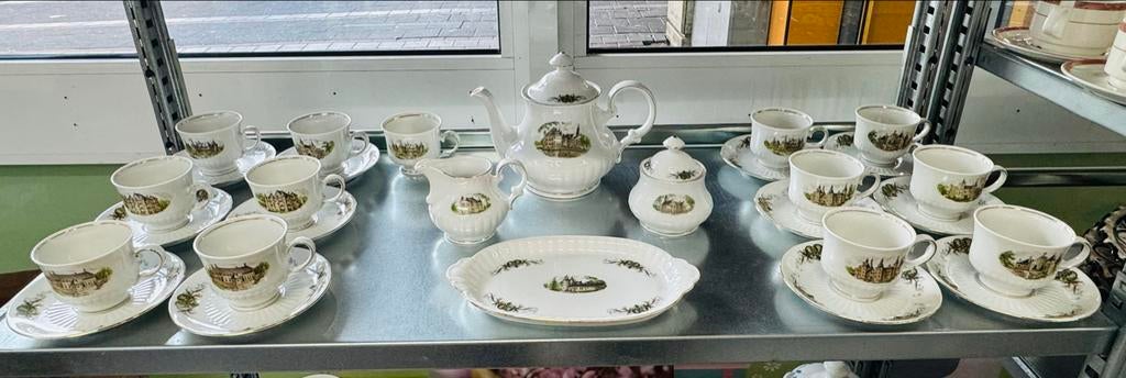 Porseleinen theeservies met kastelen, 29-delig, Ophalen