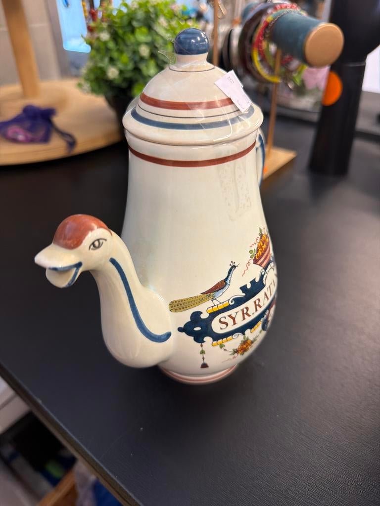 Antieke decoratieve theepot met vogeldesign, Ophalen