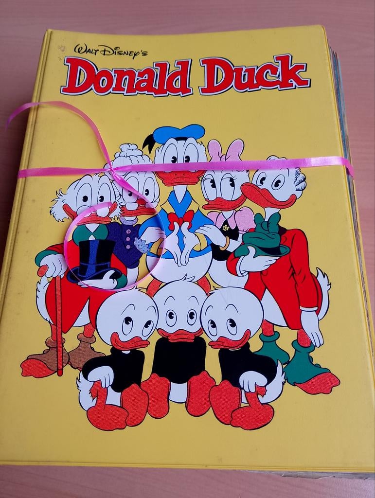 Donald duck verzamel map 1 en 2 jaartal 1980, Meerdere stripboeken, Ophalen, Gelezen