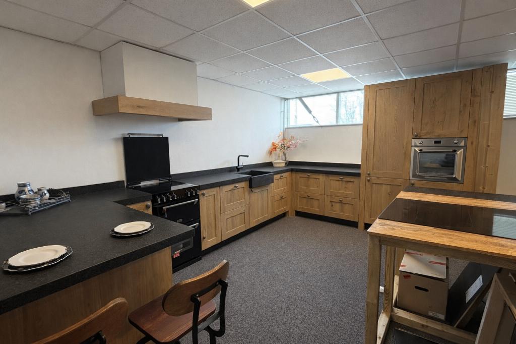 Showr keuken hout, schiereiland. Graniet blad. inc apparaten, Huis en Inrichting, Keuken | Complete keukens, Ophalen, Bruin, Hoekkeuken