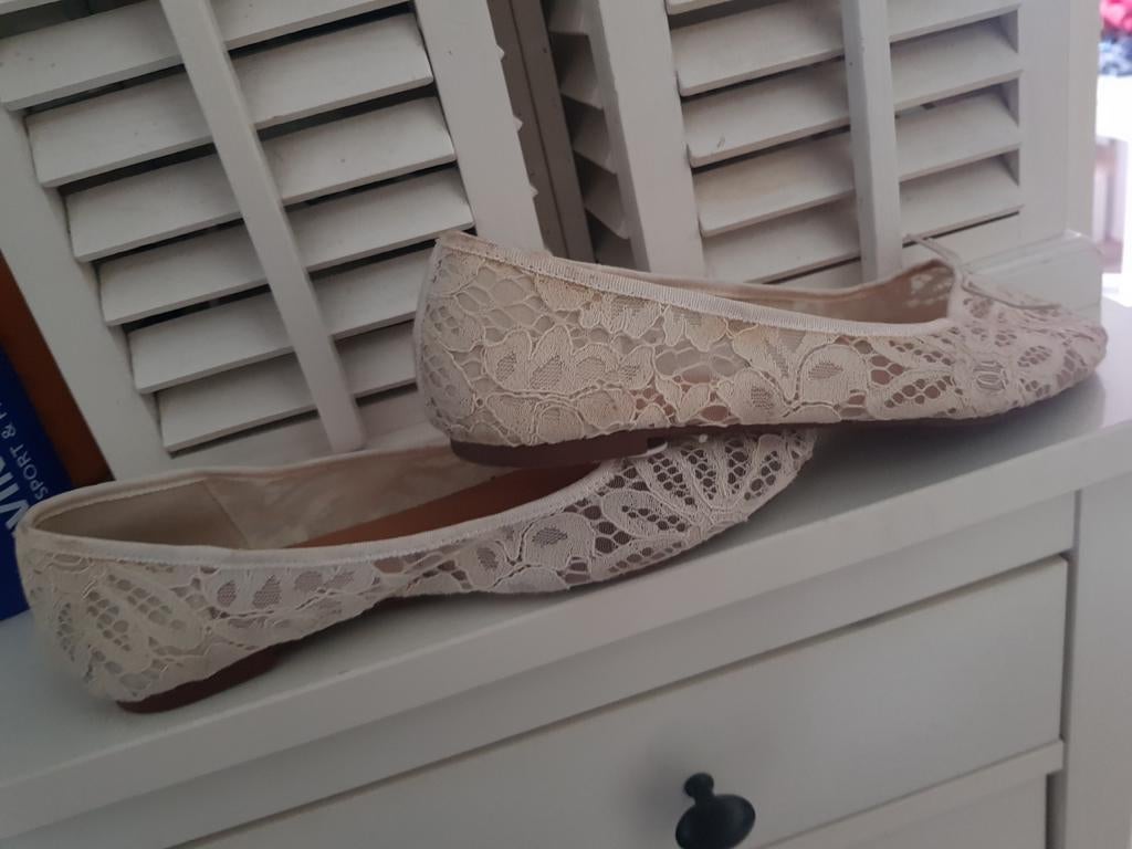 H&M Kanten Ballerina's Maat 39 wit als nieuw zara look 💫, Kleding | Dames, Schoenen, Zo goed als nieuw, Ballerina's, Wit, Ophalen of Verzenden