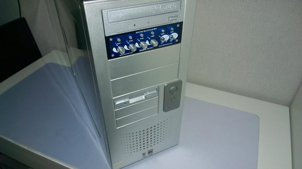 Vintage Windows XP game pc, Periode correcte survivor., Computers en Software, Vintage Computers, Ophalen, Asus