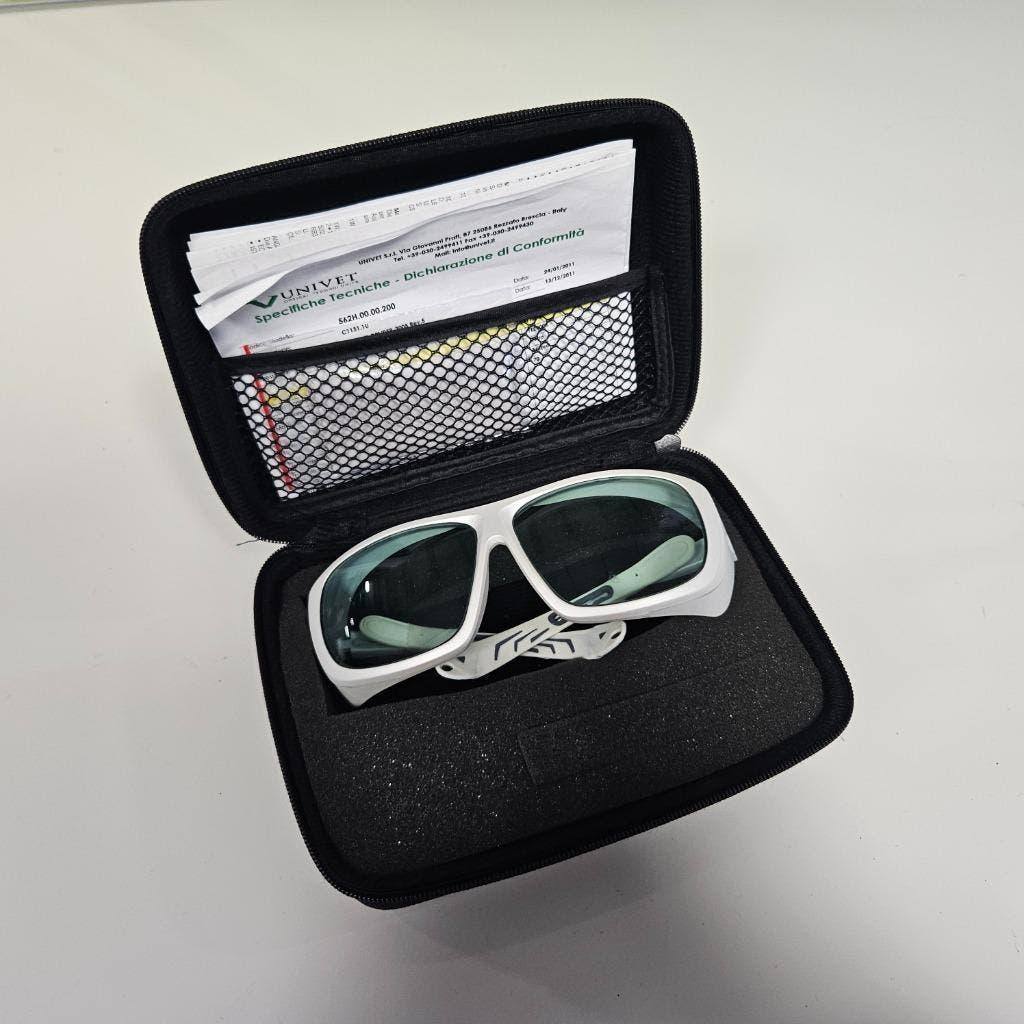 UNIVET Laserlichtbeschermingsbril laserbril - burrie geplakt