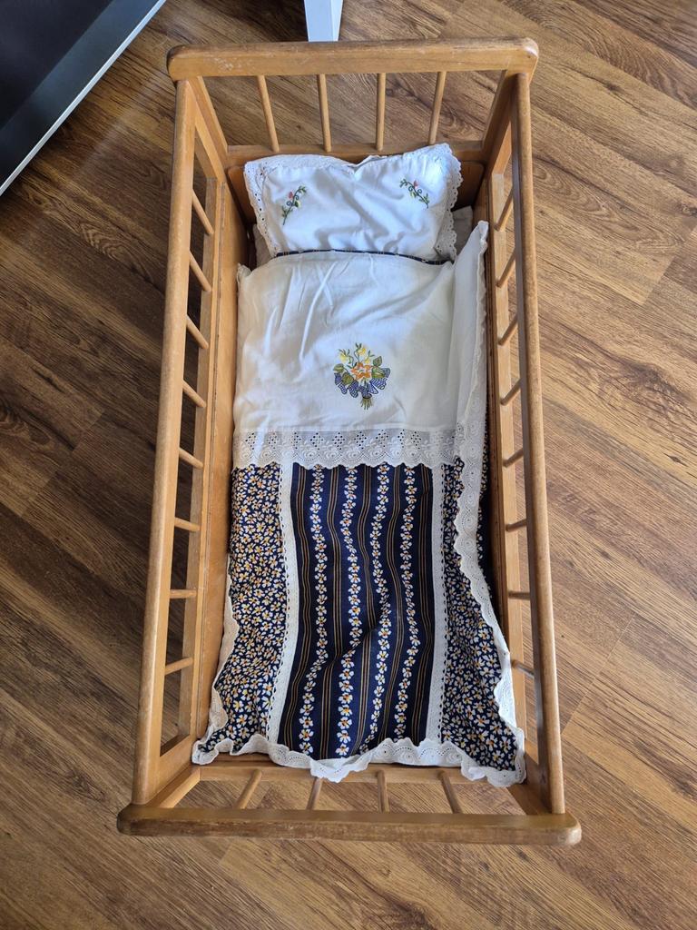 Antiek vintage houten poppenbedje met dekentjes, Ophalen, Gebruikt, Overige typen