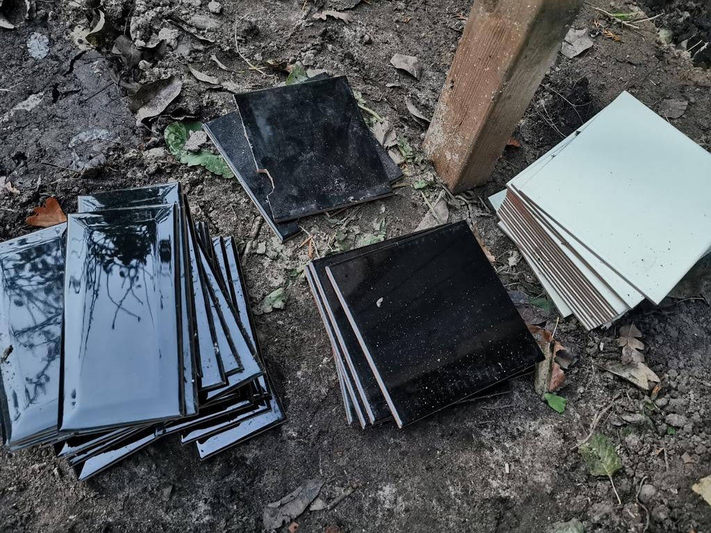 Tegeltjes restant zwart en wit, Ophalen