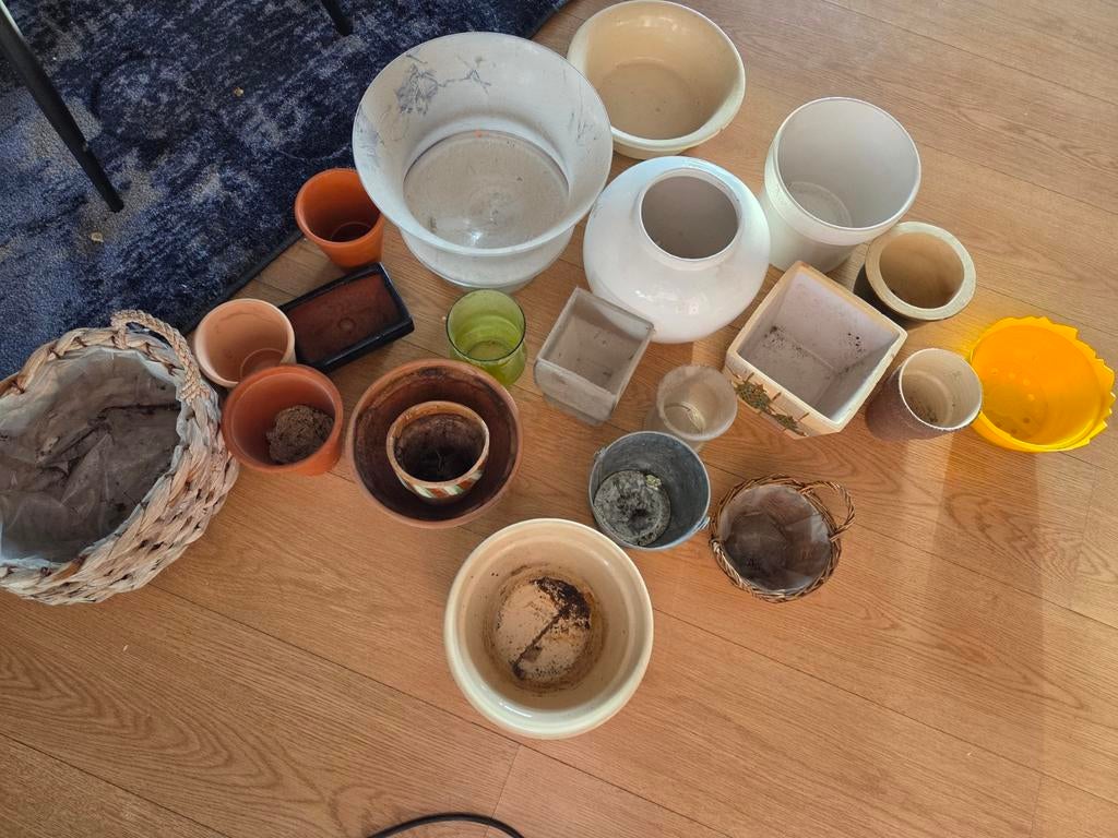 3 verhuisdozen vol potten en bakjes, Tuin en Terras, Bloempotten, Ophalen, Gebruikt, Rond, Aardewerk