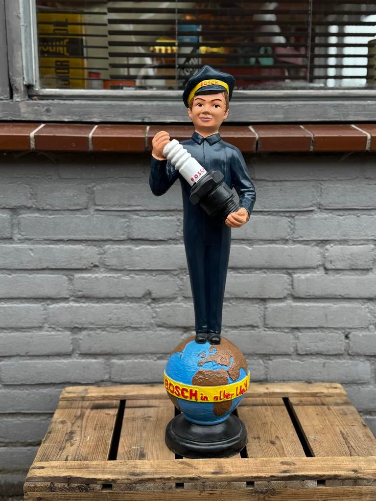 Vintage Bosch monteur display met bougie op wereldbol, Verzamelen, Ophalen, Reclamebord, Gebruikt, .